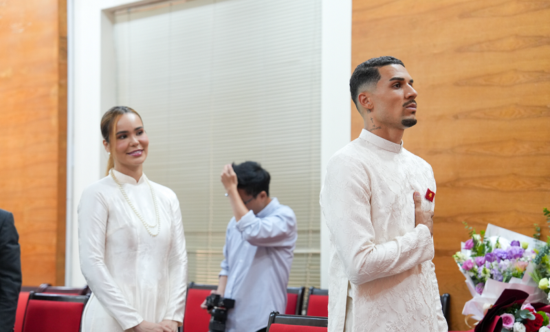 do-hoang-hen-nhan-mua-loi-chuc-tu-dong-doi-sau-khi-chinh-thuc-tro-thanh-cong-dan-viet